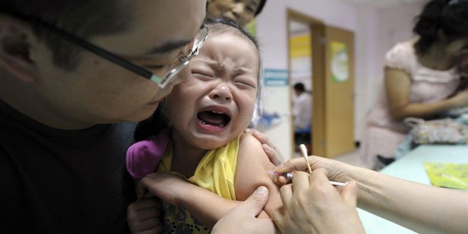 Từ vụ bê bối vaccine tiêm chủng cho trẻ em Trung Quốc: Việt Nam không sử dụng vaccine từ Trung Quốc - Ảnh 1.