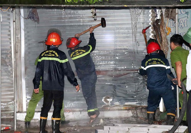 Cháy chợ Gạo Hưng Yên: Tiểu thương chỉ biết nhìn nhau khóc trước đống hoang tàn, đổ nát - Ảnh 6.