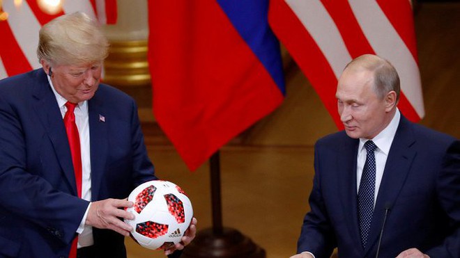 Washington lo quả bóng ông Putin tặng ông Trump có thiết bị nghe lén, Matxcơva tuyên bố gì? - Ảnh 1.