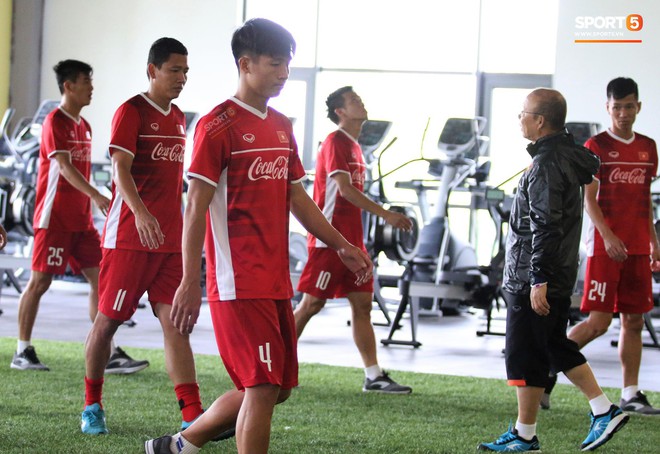 U23 Việt Nam nhồi thể lực tại phòng gym hiện đại của PVF - Ảnh 7.