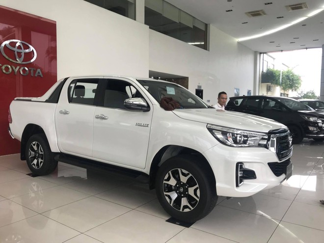 Chi tiết Toyota Hilux 2018 bản cao cấp nhất, giá 878 triệu đồng - Ảnh 1.