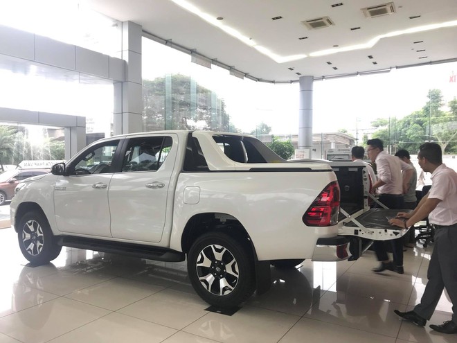 Chi tiết Toyota Hilux 2018 bản cao cấp nhất, giá 878 triệu đồng - Ảnh 3.