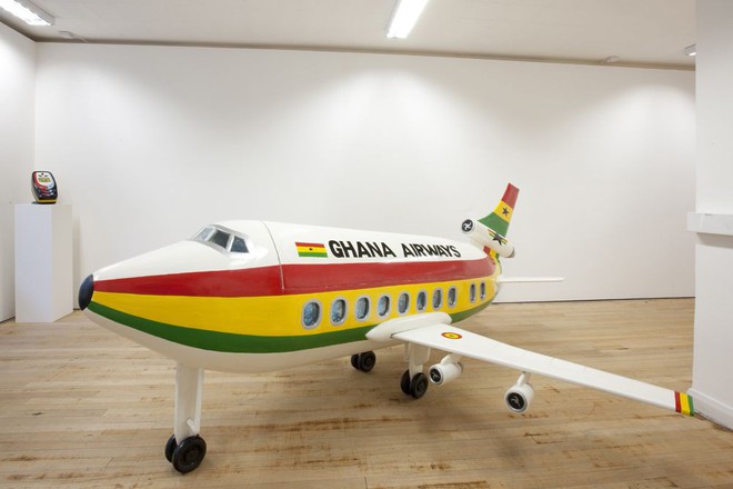 Những chiếc quan tài kỳ lạ của người Ghana: Máy bay, máy chụp ảnh, giày thể thao… bất cứ thứ gì bạn nghĩ được thì họ sẽ làm được - Ảnh 8.