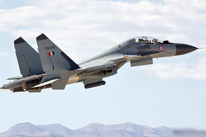 Ảnh: Máy bay tiêm kích Su-30 của Nga nguy hiểm và lợi hại như thế nào? - Ảnh 5.