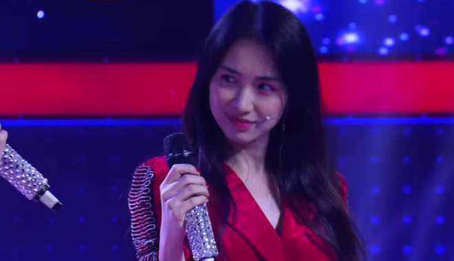 Hòa Minzy bó tay trước giọng hát thảm họa của cô gái xinh đẹp - Ảnh 2.