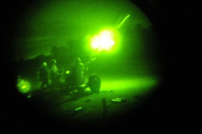 Ảnh: Lính Mỹ trong các đợt tập trận và huấn luyện bí mật ban đêm - Ảnh 16.
