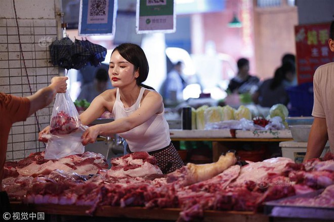 Cô gái 26 tuổi bỏ việc văn phòng ra chợ bán thịt được mệnh danh là Tây Thi thịt lợn gây sốt mạng xã hội Trung Quốc - Ảnh 3.