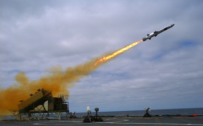 Tên lửa chống hạm Harpoon xương sống của Hải quân Mỹ sẽ bị vứt bỏ không thương tiếc? - Ảnh 1.