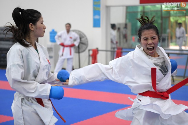 Các nữ võ sĩ Karate Việt Nam miệt mài tập luyện, sẵn sàng tranh tài tại Asiad 2018 - Ảnh 11.
