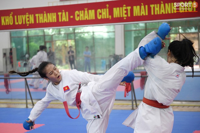 Các nữ võ sĩ Karate Việt Nam miệt mài tập luyện, sẵn sàng tranh tài tại Asiad 2018 - Ảnh 17.