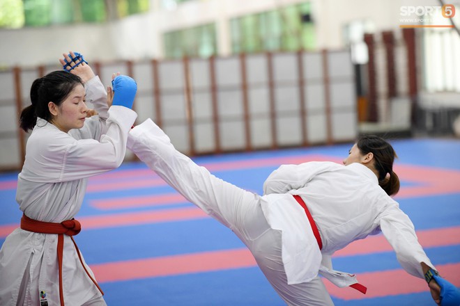 Các nữ võ sĩ Karate Việt Nam miệt mài tập luyện, sẵn sàng tranh tài tại Asiad 2018 - Ảnh 7.