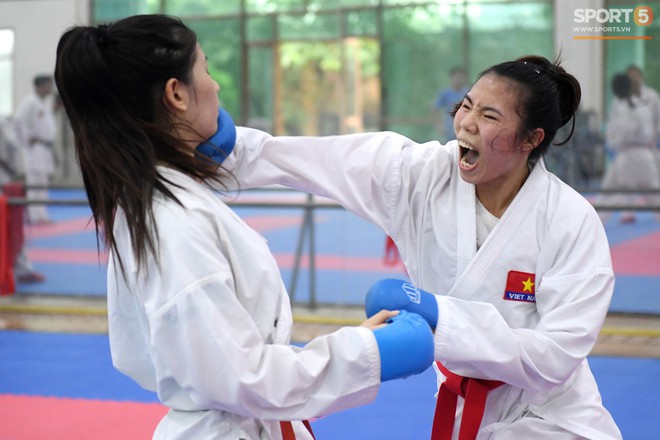 Các nữ võ sĩ Karate Việt Nam miệt mài tập luyện, sẵn sàng tranh tài tại Asiad 2018 - Ảnh 10.