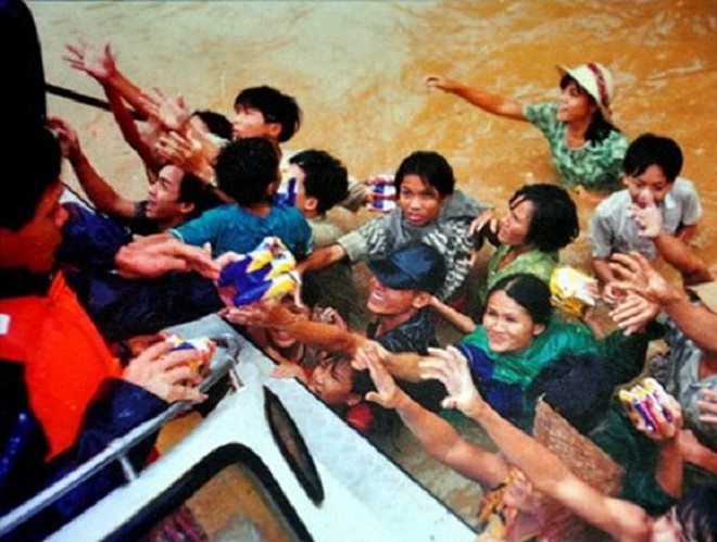 Những trận lũ lụt lớn nhất Việt Nam trong 20 năm qua - Ảnh 1.
