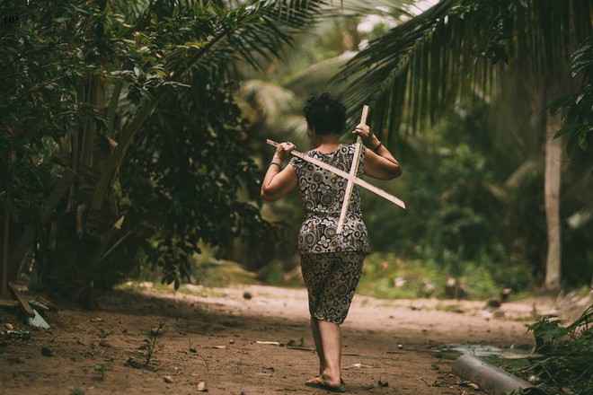 Ngầu như ngoại: Vừa tốt nghiệp lớp võ chống trộm đã được cháu trai chụp cho bộ ảnh kỷ niệm, dân mạng ai cũng phải bật cười vì quá dễ thương - Ảnh 4.