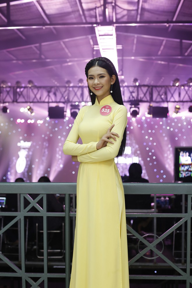 Clip đột nhập hậu trường HHVN 2018: Cận cảnh nhan sắc của người đẹp giống Park Min Young, em gái Vũ Hoàng Điệp - Ảnh 16.