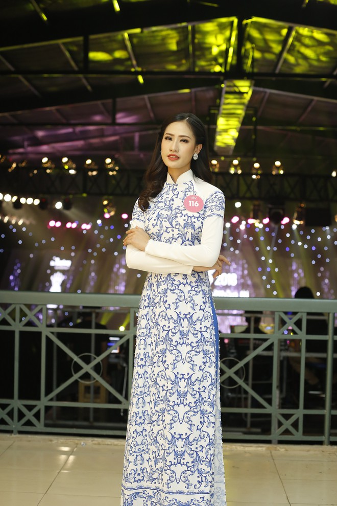 Clip đột nhập hậu trường HHVN 2018: Cận cảnh nhan sắc của người đẹp giống Park Min Young, em gái Vũ Hoàng Điệp - Ảnh 18.