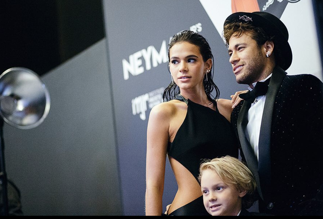 Điều khó ngờ về chuyện tình yêu của danh thủ Neymar và bạn gái được mệnh danh mỹ nhân quyến rũ nhất hành tinh - Ảnh 8.
