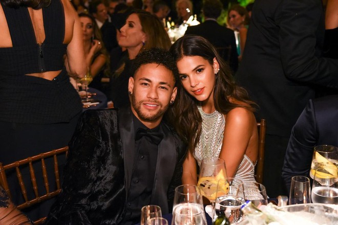 Điều khó ngờ về chuyện tình yêu của danh thủ Neymar và bạn gái được mệnh danh mỹ nhân quyến rũ nhất hành tinh - Ảnh 9.