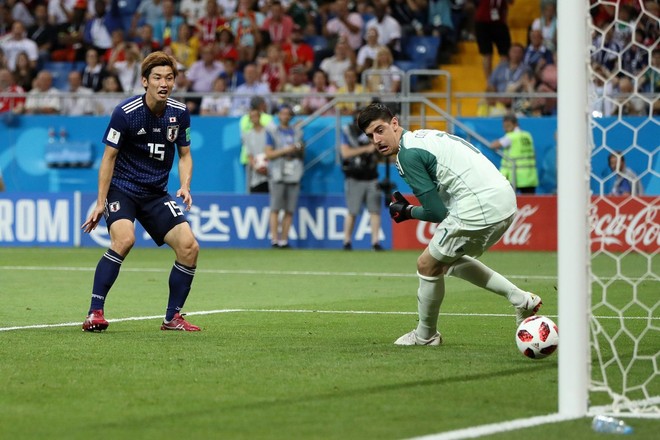 Quên những chân sút lẫy lừng đi, World Cup này là của những đôi găng - Ảnh 3.