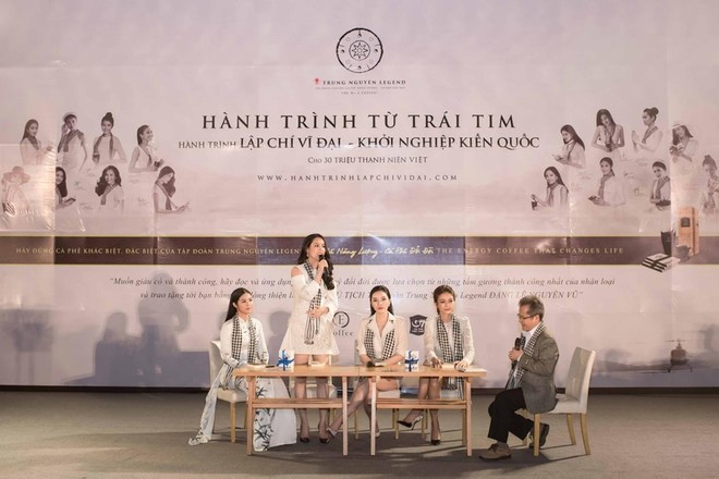 Hoa hậu Kỳ Duyên, Ngọc Hân tặng sách ở Nha Trang - Ảnh 2.