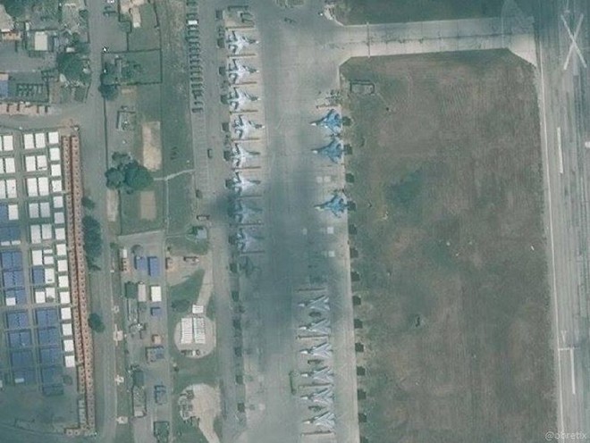 Ảnh: Hàng loạt chiến đấu cơ Nga “biến mất” khỏi căn cứ không quân ở Syria - Ảnh 1.