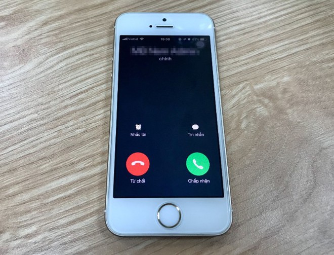 Đây là lý do iPhone không có nút Từ chối cuộc gọi trên màn hình khóa - Ảnh 2.