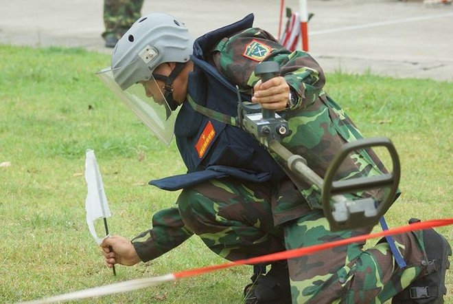 Mục kích lính công binh huấn luyện chống khủng bố - Ảnh 2.