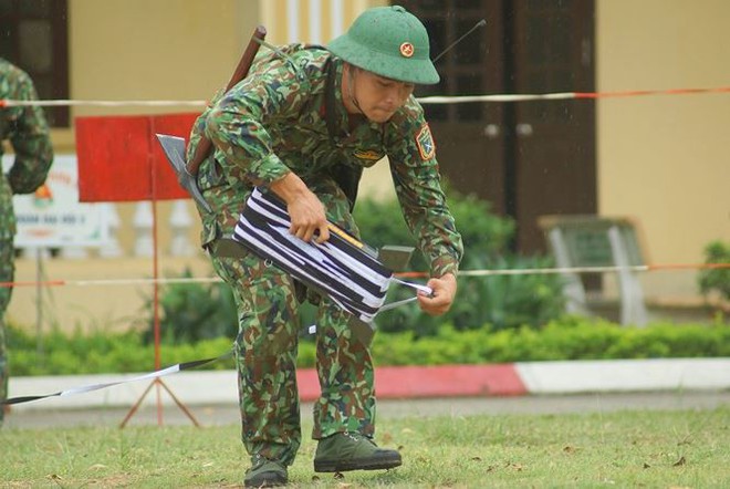 Mục kích lính công binh huấn luyện chống khủng bố - Ảnh 3.