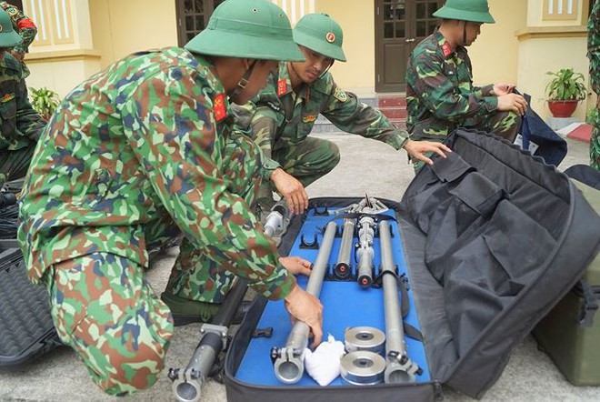 Mục kích lính công binh huấn luyện chống khủng bố - Ảnh 10.