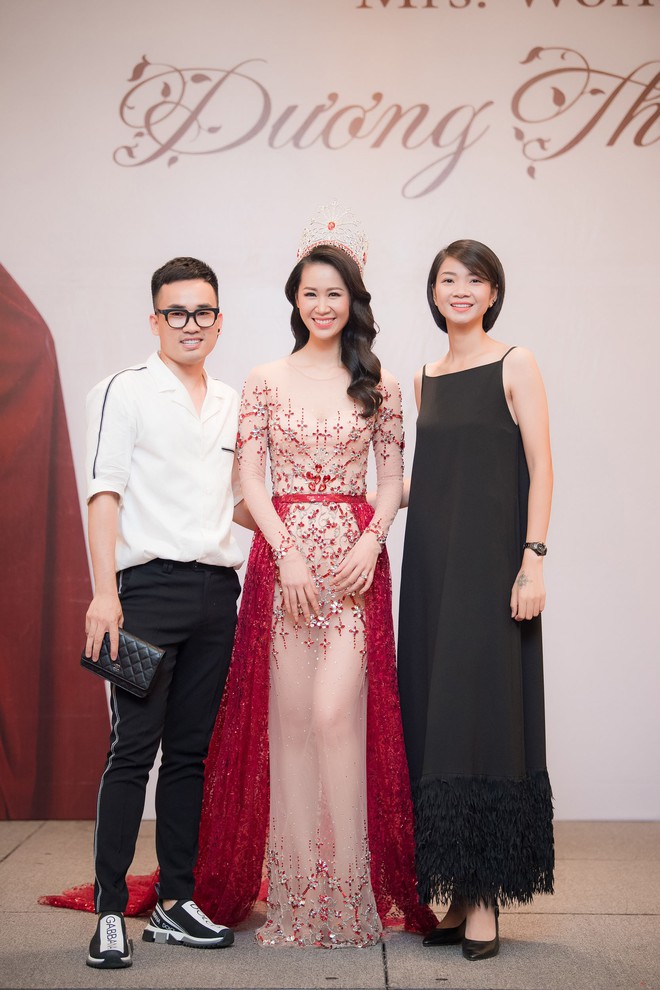 Dương Thuỳ Linh lộng lẫy xuất hiện sau khi đoạt giải Hoa hậu Phụ nữ toàn thế giới - Ảnh 9.