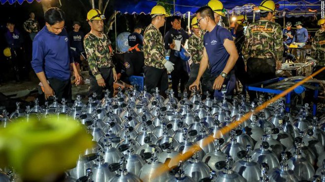 Một thợ lặn hải quân Hoàng gia tử nạn trong quá trình giải cứu đội bóng Thái Lan - Ảnh 1.