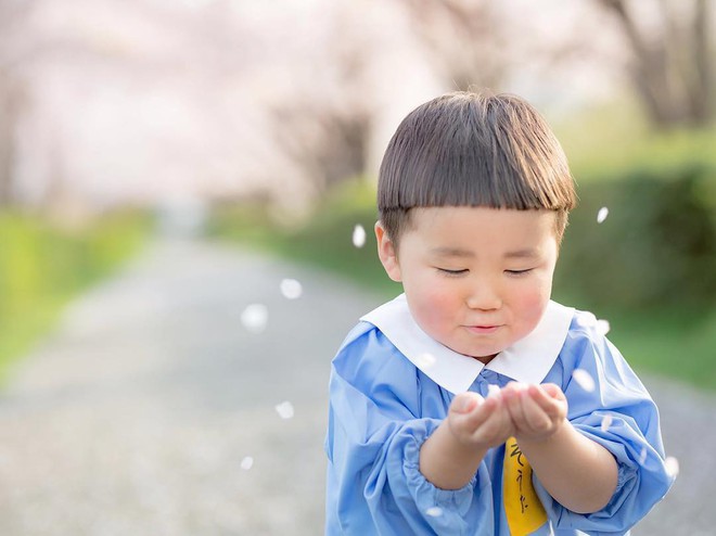 Cậu nhóc Nhật Bản đầu nấm má phính với 1001 biểu cảm không yêu không được - Ảnh 1.