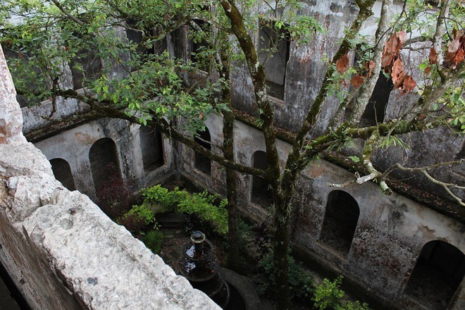 Khách sạn trăm tuổi bị bỏ hoang ở Philippines ẩn chứa nhiều câu chuyện đen tối làm du khách tò mò - Ảnh 4.
