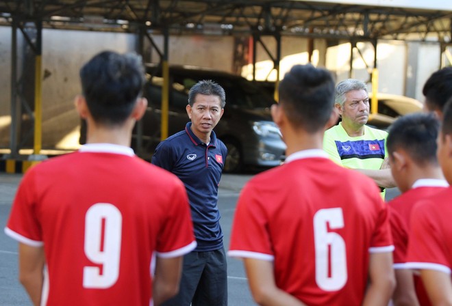 Trước nguy cơ bị loại, U19 Việt Nam còn gặp rắc rối trên đất Indonesia - Ảnh 2.