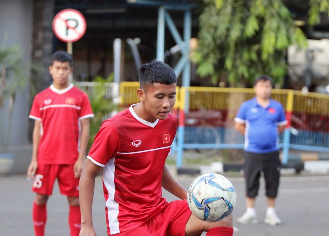 Trước nguy cơ bị loại, U19 Việt Nam còn gặp rắc rối trên đất Indonesia - Ảnh 7.