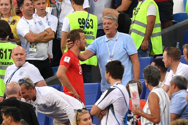 Chỉ đá 2 phút, sao trẻ Rashford ôm mặt khóc khiến HLV Southgate hiểu lầm - Ảnh 7.