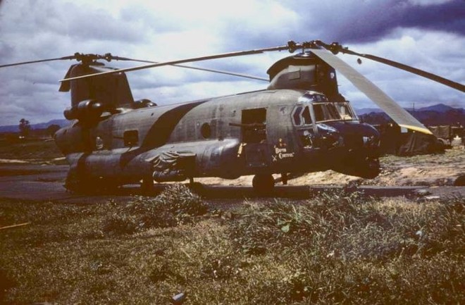 Phiên bản hỏa lực mạnh của trực thăng CH-47 Mỹ từng triển khai tại Việt Nam - Ảnh 1.