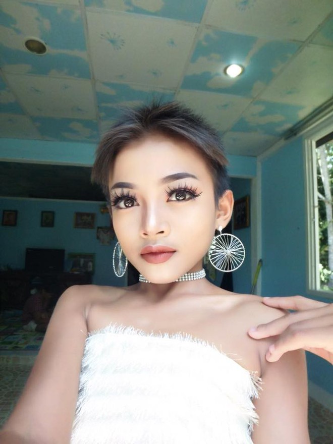 Nhìn qua cứ tưởng Hoa hậu tương lai nhưng khi xem ảnh trước make up của tiểu mỹ nhân này, ai cũng ngỡ ngàng - Ảnh 2.