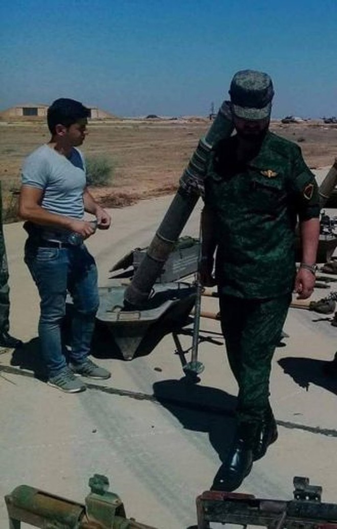 Tướng “Hổ Syria” thanh sát vũ khí chiếm giữ của quân thánh chiến - Ảnh 7.