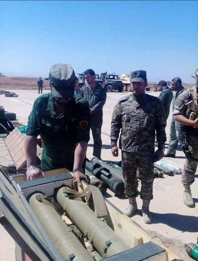 Tướng “Hổ Syria” thanh sát vũ khí chiếm giữ của quân thánh chiến - Ảnh 5.