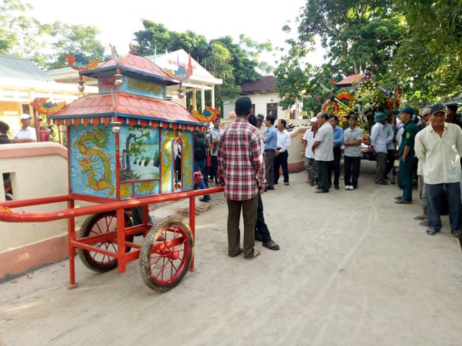 Vụ tai nạn thảm khốc, 13 người tử vong: Cả làng đưa người gặp nạn về nơi an nghỉ - Ảnh 4.