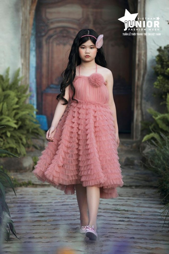 Danh tính Cô bé Việt 10 tuổi cao 1m56, vượt 104 thí sinh đoạt danh hiệu Hoa hậu nhí châu Á - Thái Bình Dương  - Ảnh 7.