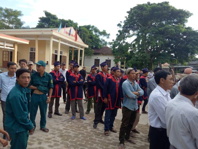 Vụ tai nạn thảm khốc, 13 người tử vong: Cả làng đưa người gặp nạn về nơi an nghỉ - Ảnh 5.