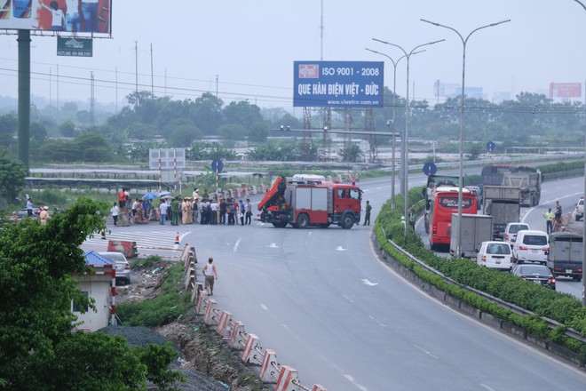 Dựng lại hiện trường vụ xe khách đâm xe cứu hoả khiến 1 chiến sỹ cảnh sát PCCC tử vong - Ảnh 13.