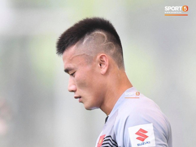 Thời trang tóc ấn tượng của dàn cầu thủ U23 Việt Nam - Ảnh 2.
