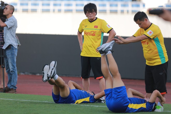 Hồng Duy ở lại U23 Việt Nam, tích cực tập hồi phục - Ảnh 5.