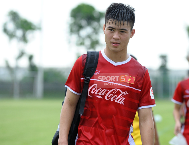 Thời trang tóc ấn tượng của dàn cầu thủ U23 Việt Nam - Ảnh 10.