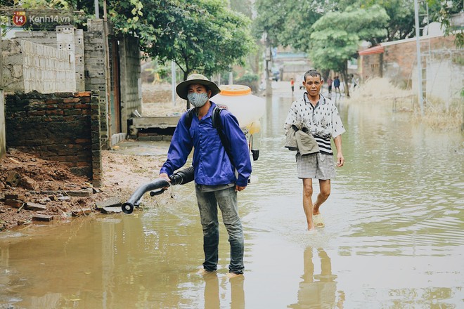 Vui như bà con Chương Mỹ sau trận lũ lịch sử: Mấy đứa cháu được về rồi, nhà cửa rộn ràng hẳn lên! - Ảnh 6.