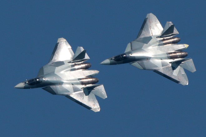 Luân Đôn: Tiêm kích tàng hình Su-57 Nga nhìn thấy F-35 Mỹ sẽ bỏ chạy như chuột thấy mèo - Ảnh 3.