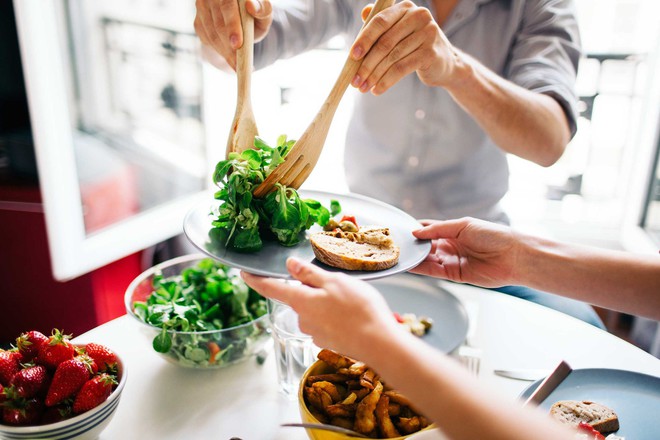 Ăn để giảm cân, nghe phi lý nhưng hoàn toàn hiệu quả nếu bạn áp dụng những bí quyết này - Ảnh 2.